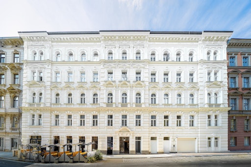 Die aufwendig restaurierte Gründerzeitfassade des PRUNKSTÜCKS in
der Tendlergasse 3 am Wiener Alsergrund