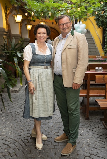 Die Präsidentin des Wirtschaftsbund Wien und der Präsident des
Bauernbund Wien am Neustifter Kirtag