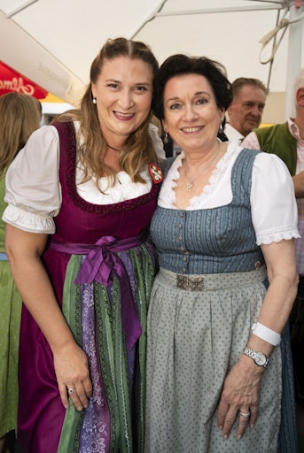 Vorschau Bild von Vizebürgermeisterin Novak und Obfrau Kriz-Zwittkovits am
Neustifter Kirtag