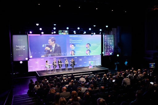 Bei den Technology Talks Austria diskutieren mehr als 800
Teilnehmende aus der österreichischen Forschungs- und
Technologie-Community mit hochkarätigen internationalen Expert:innen
(im Bild ein Panel der Technology Talks Austria 2025).