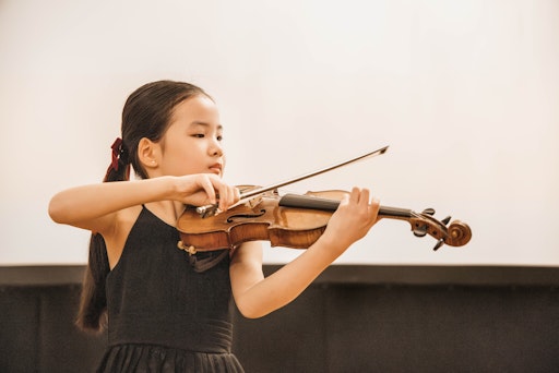 Vorschau Bild von die 10-jährige Shuxuan Jin spielt die original Kindergeige von
W.A. Mozart