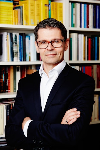 Thomas Haller, Senior Partner und globaler Leiter der Chemicals,
Energy und Base Materials Practice der Strategieberatung
Simon-Kucher in Wie // Weiterer Text über ots und
www.presseportal.de/nr/78805 / Die Verwendung dieses Bildes für
redaktionelle Zwecke ist unter Beachtung aller mitgeteilten
Nutzungsbedingungen zulässig und dann auch honorarfrei.
Veröffentlichung ausschließlich mit Bildrechte-Hinweis.