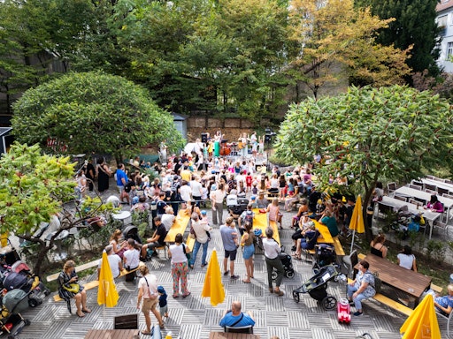 Das Wiener Hilfswerk lädt zum Nachhaltigkeits-Fest am 3.
September 2026: Mit Virtual-Reality-Erlebnissen, Klima-Speed-Dating,
kreativen Workshops, Reparatur-Stationen, Flohmarkt sowie Live-Acts
wird Nachhaltigkeit für alle Generationen erlebbar.