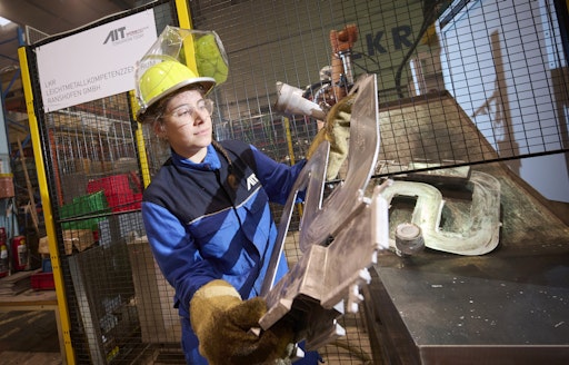 Forscher:innen arbeiten in den Labors am LKR an neuen
Materialzusammensetzungen und Verarbeitungsmethoden.