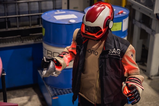IONO Workmate beim Praxistest in einer Produktionsanlage der SAG
Group. Im Rahmen der Zusammenarbeit erproben IONO Robotics und die
SAG Group konkrete Einsatzmöglichkeiten humanoider Robotik unter
realen industriellen Bedingungen.