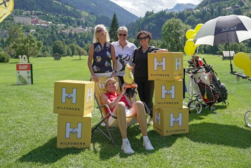 Vorschau Bild von Im Mittelpunkt des Charity-Golfturniers standen nicht nur der
sportliche Ehrgeiz und die Freude am gemeinsamen Spiel, sondern vor
allem der soziale Zweck.
