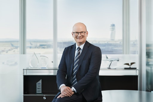 Vorschau Bild von Flughafen Wien-Vorstand Mag. Julian Jäger freut sich über die
neue Langstreckenverbindung.
