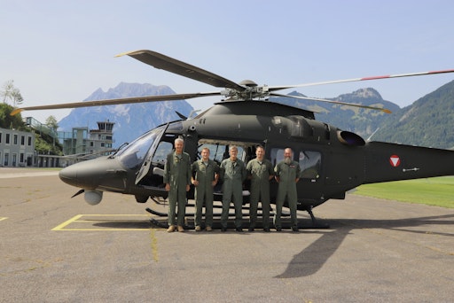 Vorschau Bild von Die Crew mit Brigadier Wolfgang Luttenberger (ganz links).