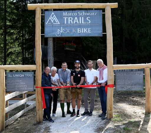 v. l. n. r.: Christian Stattmann (Regions GF), Heinz Auernig
(Regionalmanagement UNIQA), Jakob Forstnig (TVB-Vorsitzender), Marco
Schwarz, LR Sebastian Schuschnig, BGM Matthias Krenn © Hannes Krainz
| MBN Tourismus
