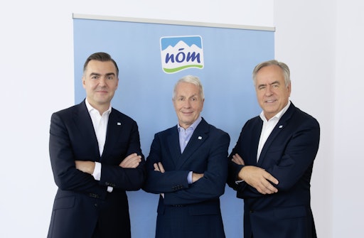 Die NÖM AG unterstützt ihre Milchlieferanten mit einem
umfassenden Dürrehilfspaket und setzt damit ein starkes Zeichen der
Partnerschaft und Verantwortung gegenüber der heimischen
Landwirtschaft. Auf dem Bild zu sehen ist der Vorstand der NÖM AG
(v.l.n.r.): Heinz Hermann, Alfred Berger und Josef Simon.