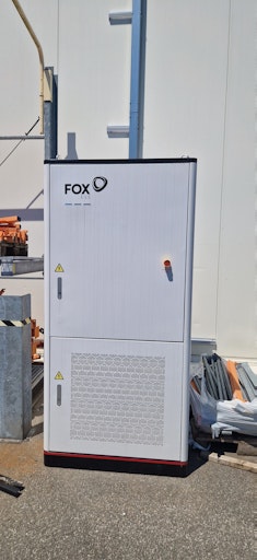 Einbau und Einsatz eines gewerblichen Batteriespeichersystems von
Fox ESS. Das System wurde von one2zero für BAUHAUS Österreich
umgesetzt, um Solarenergie effizient vor Ort zu speichern und die
Netzstabilität zu fördern.