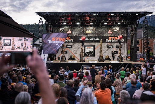 Vorschau Bild von Zum dritten Mal war Schladming in der Steiermark Austragungsort
der STIHL TIMBERSPORTS® Series. An beiden Wettkampf-Tagen war der
Platz gut besucht.