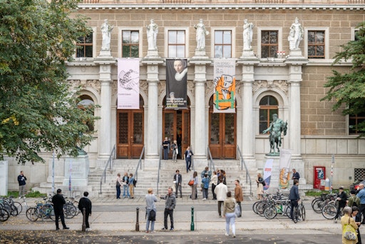 Vorschau Bild von Die Außenansicht der Akademie der bildenden Künste Wien,
Schauplatz der Wochenendpanels