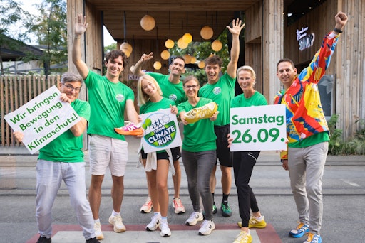 Die Climate Run Botschafter (v.l.n.r) Andreas Jäger, Felix
Krainer, Valerie Huber, Andi Vojta, Theresa Neuberger (Climate Run
Mitgründerin) Jonas Bosco, Martina Gleissenebner-Teskey mit Gründer
und Vernstalter Stephan Neuberger.