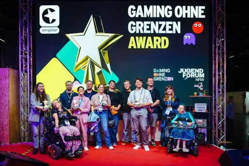 Glückliche Gewinner*innen und Laudator*innen des Gaming ohne
Grenzen Awards 2026 (v.l.n.r.): Saskia Moes (Gaming ohne Grenzen),
Marlene Beilharz (Aktivistin für Barrierefreiheit), Sven Radtke
(Gaming ohne Grenzen), Patricia Mendes (Games for Blind Gamers Jam),
Markus Sindermann (Geschäftsführer der Fachstelle für
Jugendmedienkultur NRW), Charlotte Zapfe-Wildemann (neoludic games),
Linda Scholz (Gaming ohne Grenzen), Stefan Wilhelm (Inclusive
Gaming), David Zapfe-Wildemann (neoludic Games), Maurice Andreas
(neoludic games), Anni Pekie (Beraterin für Barrierefreiheit) und
Melanie Eilert (Inklusionsaktivistin). // Weiterer Text über ots und
www.presseportal.de/nr/67391 / Die Verwendung dieses Bildes für
redaktionelle Zwecke ist unter Beachtung aller mitgeteilten
Nutzungsbedingungen zulässig und dann auch honorarfrei.
Veröffentlichung ausschließlich mit Bildrechte-Hinweis.