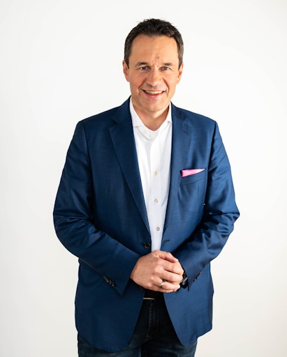 Stefan Lutz, Managing Partner von AdEx Partners: "Mit AdEx
Strategy verbinden wir Strategieberatung, Transformationsexpertise
und angewandte AI zu einem durchgängigen Beratungsangebot." //
Weiterer Text über ots und www.presseportal.de/nr/179971 / Die
Verwendung dieses Bildes für redaktionelle Zwecke ist unter
Beachtung aller mitgeteilten Nutzungsbedingungen zulässig und dann
auch honorarfrei. Veröffentlichung ausschließlich mit
Bildrechte-Hinweis.