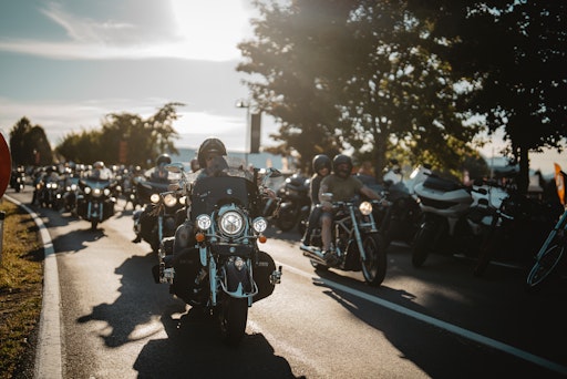  Die Harley-Parade bilden den Höhepunkt der European Bike Week in
Kärnten