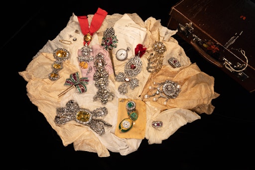 Habsburg Heritage Familienschmuck // Weiterer Text über ots und
www.presseportal.de/nr/183258 / Die Verwendung dieses Bildes für
redaktionelle Zwecke ist unter Beachtung aller mitgeteilten
Nutzungsbedingungen zulässig und dann auch honorarfrei.
Veröffentlichung ausschließlich mit Bildrechte-Hinweis.