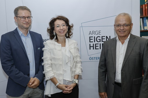 Die ARGE Eigenheim fordert: Die Bundesregierung muss jetzt ins
Handeln kommen. Alle relevanten Details und Grundlagen liegen auf
dem Tisch – nun sind klare Entscheidungen und konkrete Maßnahmen
gefragt. Es ist Zeit, vom Reden ins Tun zu kommen.