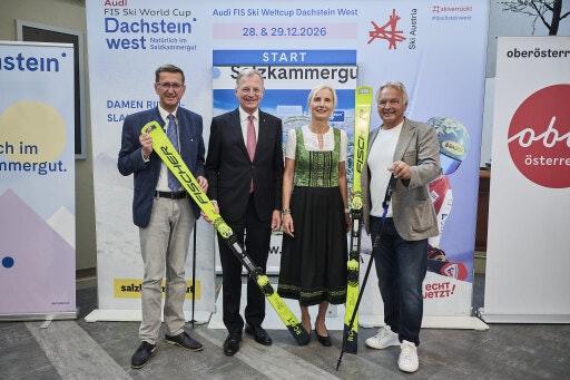 v.l.: Wirtschafts- und Sport-Landesrat KommR Markus Achleitner, Landeshauptmann Mag. Thomas Stelzer, ÖSV-Präsidentin Roswitha Stadlober und Vizepräsident des oö. Landesskiverbandes Hans Pum.