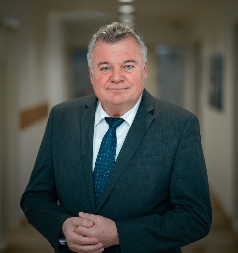 Landesrat Günther Steinkellner: „Mit dem neuen Gehweg schaffen wir zwischen Schwertberg und Winden eine sichere Verbindung für Fußgänger.“