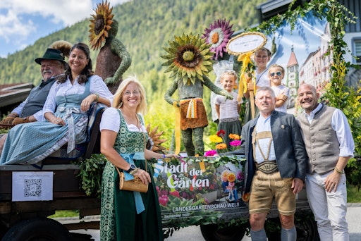 v.l.n.r.: Christine Dantinger, Landschaftsplanerin
Landesgartenschau Wels 2027, Christa Raggl-Mühlberger,
Vizebürgermeisterin Stadt Wels, Georg Bergschober, Obmann
Lammertaler HeuART-Verein und Gottfried Struggl Geschäftsführer
Landesgartenschau Wels 2027