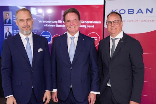 Bild v.l.n.r.: Pavel Nepala (Geschäftsführer der RENOMIA GROUP),
Klaus Koban (CEO und geschäftsführender Gesellschafter der KOBAN),
Florian Karle (geschäftsführender Gesellschafter der SÜDVERS)