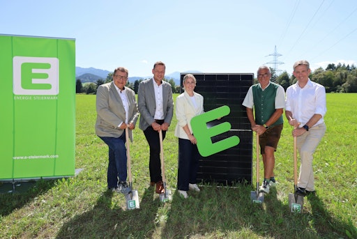 Foto (honorarfrei v.l.n.r.): Martin Graf (Vorstand Energie
Steiermark), Wolfgang Pucher (Eigentümer-Vertreter der Diözese
Graz-Seckau), Nora Licker (Projektleiterin PV St. Margarethen),
Erwin Hinterdorfer (Bürgermeister St. Margarethen) und Werner Ressi
(Vorstand Energie Steiermark)