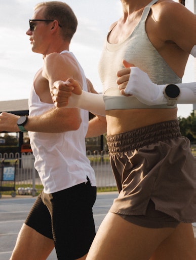 Suunto präsentiert mit der ultraleichten Sportuhr RUN 2 und dem
neuen Pulsgurt Smart Heart Rate Belt 2 das perfekte Duo für den
Straßenlauf und die Marathonvorbereitung. // Weiterer Text über ots
und www.presseportal.de/nr/169710 / Die Verwendung dieses Bildes für
redaktionelle Zwecke ist unter Beachtung aller mitgeteilten
Nutzungsbedingungen zulässig und dann auch honorarfrei.
Veröffentlichung ausschließlich mit Bildrechte-Hinweis.