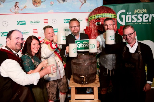 Bezirksvorsteher Leopoldstadt Alexander Nikolai, Marketingleitung
Wiesbauer Kathrin Brandtner, Geschäftsführer Johann Pittermann,
Verkaufsdirektor Gösser Gastronomie Region Ost Bernhard Mitteröcker,
Didi Sollak, CEO ImmoUnited Roland Schmid