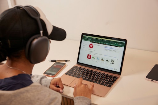 Fast jeder zweite Angehörige der Generation Z in Österreich
möchte ein Unternehmen gründen, doch oft scheitern diese Pläne schon
im Vorfeld an fehlenden finanziellen Mitteln.