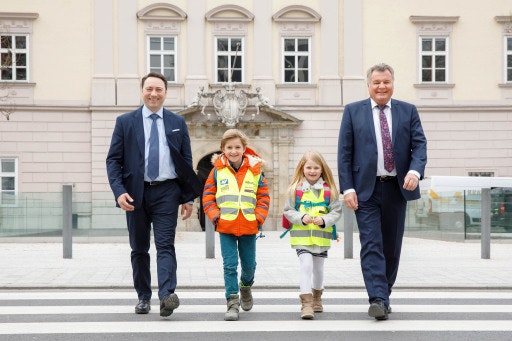 LH-Stv. Familienreferent Dr. Haimbuchner und Infrastrukturlandesrat Mag. Steinkellner.