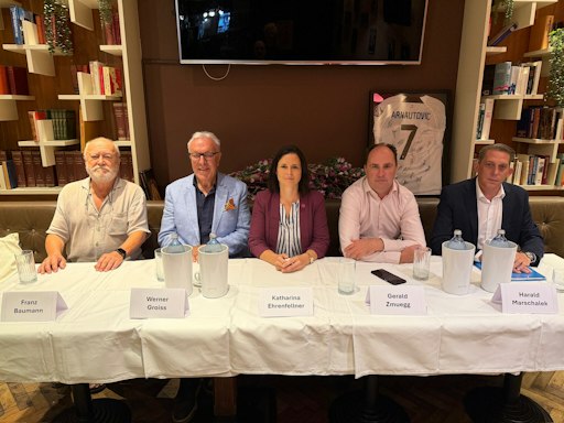 Wien, 10.09.2026: (v.l.n.r.) Franz Baumann, Werner Groiss,
Katharina Ehrenfellner, Gerald Zmuegg (Obmann des
Kontrollausschusses) und Harald Marschalek, Mitglieder des
Kontrollausschusses der Wirtschaftskammer Österreich, bei der
gemeinsamen Pressekonferenz zur Reform der Kammerkontrolle im Café
Hummel in Wien. Foto: UNOS