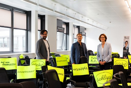 Vorschau Bild von vlnr. Christoph Schnedlitz (Geschäftsführer von Mavie Work),
Michaela Hack (psychosoziale Beraterin bei Mavie), Lukas Mayrl
(Geschäftsführer von Mavie) präsentieren die Ergebnisse der neuen
Stress-Studie