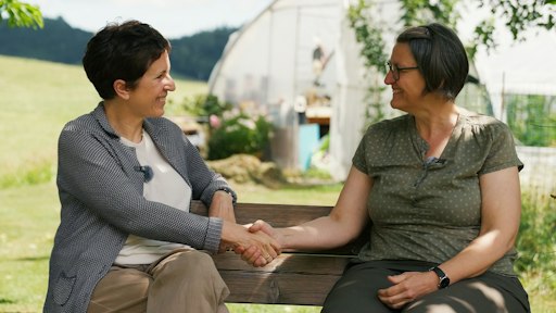 Vorschau Bild von Claudia Ertl-Huemer, Geschäftsfeldleitung Education Catering bei
GOURMET und Barbara Riegler, Obfrau von BIO AUSTRIA im Gespräch über
gemeinsame Ziele. © CrownCapture GmbH