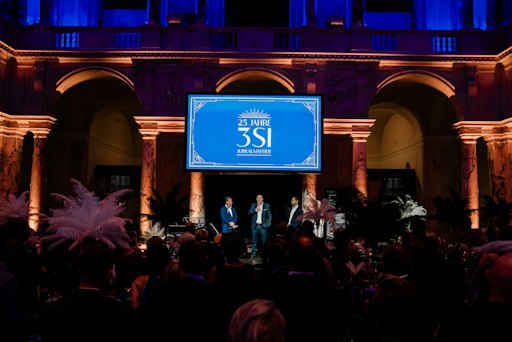 Vorschau Bild von Festliche Stimmung im Weltmuseum Wien: Gäste feiern gemeinsam das
25-jährige Bestehen der 3SI Immogroup.