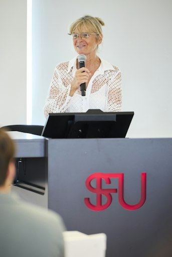 Vorschau Bild von Prof. Dr. Manuela Födinger durfte die erfolgreichen Ergebnisse
des neuen Studienprogramms im August 2026 auf dem weltweit größten
Kongress für medizinische Ausbildung (AMEE 2026) erstmals öffentlich
präsentieren.