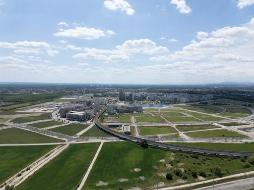 Im Norden der Seestadt werden vier Bauplätze mit Blick auf den
Seebogen vergeben.