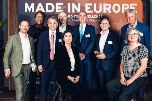 Nahmen gestern den Made in Europe-Award in Berlin entgegen (von
links): Holger Baumann (Opel Automobile), Marcel Loko (Zum Goldenen
Hirschen Valley), Bora Gulan (TK Elevator), Matthias Gohl (beide TK
Elevator), Dr. Latifa Yakhloufi-Konstroffer, Tim Holt (beide Siemens
Energy Global), Susanne Dubuisson (Doctolib) und Karlheinz Kögel. //
Weiterer Text über ots und www.presseportal.de/nr/153584 / Die
Verwendung dieses Bildes für redaktionelle Zwecke ist unter
Beachtung aller mitgeteilten Nutzungsbedingungen zulässig und dann
auch honorarfrei. Veröffentlichung ausschließlich mit
Bildrechte-Hinweis.