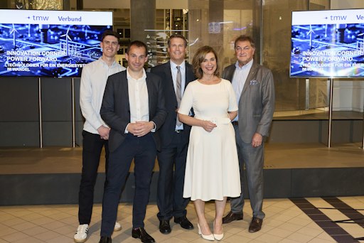 https://www.apa-fotoservice.at/galerie/40078 v. l. n. r.: Lukas
Kloiber (Easelink), Sebastian Haid (TTTech Zyne), Peter Aufreiter
(Generaldirektor TMW), Monika Riedel (Bereichsleiterin VERBUND
Konzernkommunikation), Karl Heinz Gruber (Geschäftsführer VERBUND
Wasserkraft)