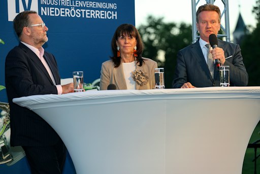 Vorschau Bild von Staatssekretär Sepp Schellhorn, WKÖ-Präsidentin Martha Schultz
und IV-Präsident Georg Knill beim Panel am Tag der NÖ Industrie.