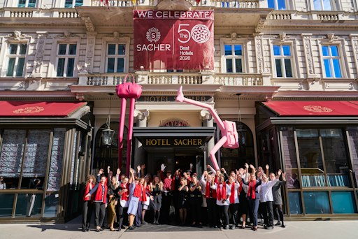 Das Sacher-Team feiert die Listung vom Hotel Sacher Wien in The
50 Best Hotels 2026