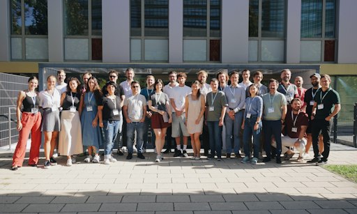 218 Co-Workers aus 105 Organisationen, darunter rund 85 AI
Startups, gestalten Trainings, Events, Projekte und Wissenstransfer
aktiv mit / AI:AT stärkt damit das österreichische KI-Ökosystem /
Bewerbungen für neue Co-Workers sind offen