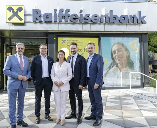 v.l.n.r.: Erwin Hameseder, Maximilian Demic (Filialleiter),
Christiane Flehberger, Thomas Baaz (Bereichsleiter Privatkunden) und
Martin Hauer