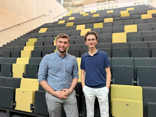 Neue Modellarchitektur: bis zu 14-mal weniger Rechenleistung und
bis zu 79-mal weniger Speicher als herkömmliche Modelle / Auf
Augenhöhe mit dengroßen US- und China-Modellen bei agentischen
Aufgaben / Betrieb ausschließlich in europäischen Rechenzentren