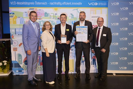 https://www.apa-fotoservice.at/galerie/40116 Von links nach
rechts: Mobilitätsminister Peter Hanke, VCÖ-Geschäftsführerin Ulla
Rasmussen, Geschäftsführer Schachinger-Logistik Ehrenfried
Werderits, Manuel Pfeil (Powerlink), Othmar Frühauf (Vorstand
ÖBB-Personenverkehr AG)