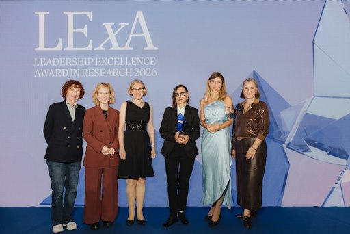 V.l.n.r. Freyja-Maria Smolle-Jüttner, LBG-Präsidentin; Eva-Maria
Holzleitner, Bundesministerin für Frauen, Wissenschaft und
Forschung; Elvira Welzig, LBG-Geschäftsführerin; Marina
Grzinic-Mauhler, Philosophin und Professorin an der Akademie der
Bildenden Künste Wien; Sandra Diller, Associateprofessorin für
Organisationspsychologie an der Privatuniversität Schloss Seeburg;
Marisa Radatz, LBG-Geschäftsführerin
