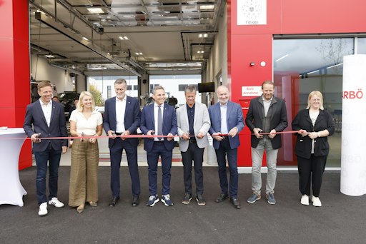 Vorschau Bild von Eröffnung ARBÖ-Prüfzentrum Innsbruck: Mathias Margreiter,
Betriebsleiter ARBÖ Tirol; Elli Mayr, Vizebürgermeisterin Stadt
Innsbruck; Helmut Glantschnig, Präsident ARBÖ-Tirol; Christian
Kovacevic, Abgeordneter zum Tiroler Landtag; Dr. Peter Rezar,
Präsident ARBÖ-Bundesorganisation; KommR Mag. Gerald Kumnig,
ARBÖ-Generalsekretär; Marco Holzer, Fa. Planwerker
