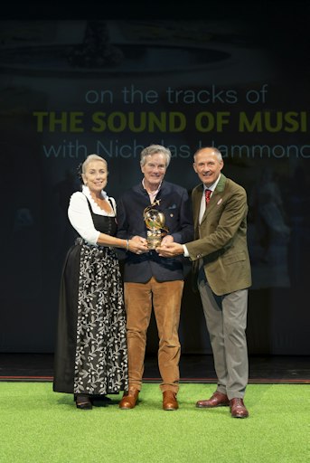 Von links nach rechts - Astrid Gruchmann-Licht, Nicholas Hammond
und Leo Bauernberger (Geschäftsführer SalzburgerLand Tourismus)