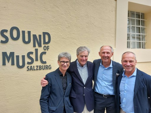 Vorschau Bild von Von links nach rechts - Martin Hochleitner (Direktor Salzburg
Museum), Nicholas Hammond, Leo Bauernberger (Geschäftsführer
SalzburgerLand Tourismus) und Peter Husty (Chefkurator Salzburg
Museum)